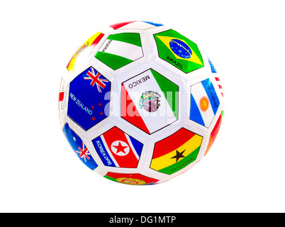 Ballon de soccer avec des drapeaux des pays (with clipping path) travail Banque D'Images