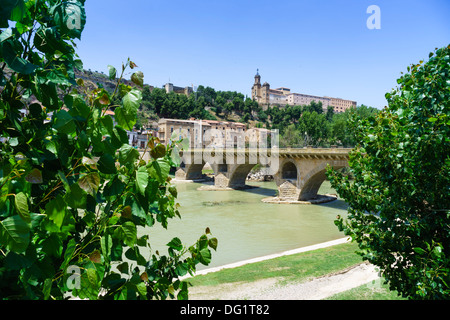 Le nord de l'Espagne - ou Lleida Lerida, sur la rivière Segre. Le vieux pont . Banque D'Images