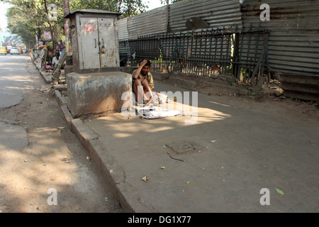 Rues de Calcutta. Des milliers de mendiants sont les la plupart des castes défavorisées vivant dans les rues le 28 novembre 2012 à Kolkata Banque D'Images