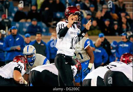 Colorado Springs, Colorado, États-Unis. 10 Oct, 2013. San Diego State quarterback, Quinn Kaehler # 18, au cours de l'action de la Conférence Mountain West entre les San Diego State Aztecs et l'Air Force Academy Falcon Falcon au Stadium, U.S. Air Force Academy, Colorado Springs, Colorado. San Diego State bat l'Air Force 27-20. © csm/Alamy Live News Banque D'Images