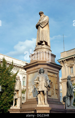 Statue de léonard de Vinci à Milan Banque D'Images