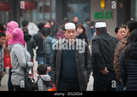 Hui les gens - les musulmans chinois - sur la rue Wangfujing à Beijing, Chine Banque D'Images