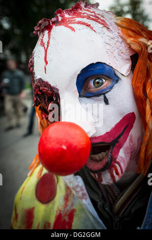 12 octobre 2013 un portrait d'un participant vêtu comme un clown zombie Zombie invasion dans le rapport annuel de Londres. Photographe : Gordon 1928/Alamy Live News Banque D'Images