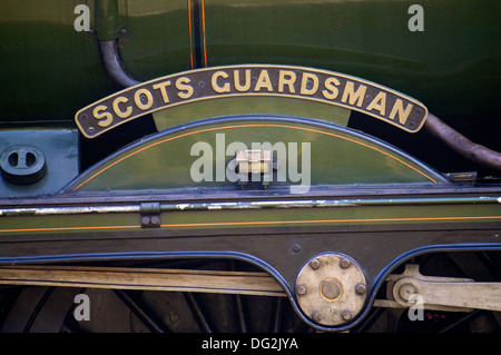 'Scots Guardsman' nom plaque et liens. La gare de Carlisle avec une charte spéciale train. Carlisle Cumbria en Angleterre. Banque D'Images