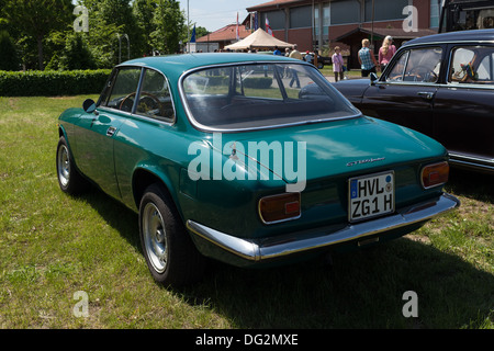 L'Italien car Alfa Romeo GT 1300 Junior, vue arrière Banque D'Images