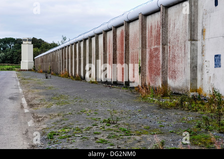 Mur de la prison et de guet à la HMP Maze Banque D'Images