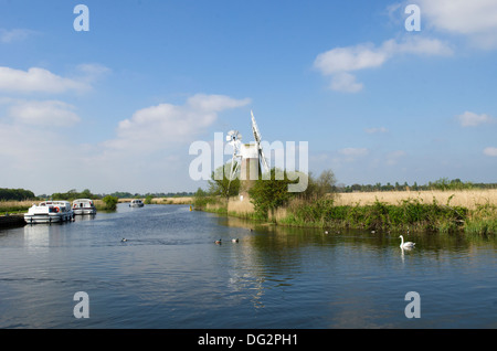 Turf Drainage Fen, Mill River Ant, Norfolk Broads. UK. Mai. Banque D'Images