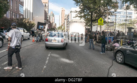 Un nouveau remake de 1982 Annie (film musical) tournage dans la ville de New York, 12 octobre, 2013 ; tandis que le renouveau de la comédie musicale originale de 1977 joue sur Broadway, très près de cet emplacement dans Hells Kitchen. Les stars de cinéma Quvenzhane Wallis & Jamie Foxx. Banque D'Images