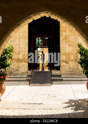 La porte du monastère de Stavros, dans le village d'Omodos à Chypre Banque D'Images