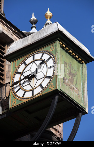 Ville d'Édimbourg, Écosse. Vue rapprochée de la Canongate Tolbooth réveil sur Edinburgh's Royal Mile. Banque D'Images