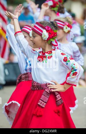 Les spectacles de danse folklorique ukrainienne pendant la célébration du Jour de l'indépendance de l'Ukraine à la maison de l'Ukraine dans la région de Balboa Park, San Diego Banque D'Images