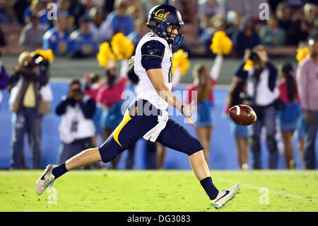 Pasadena, Californie, USA. 12 octobre, 2013. 12 octobre 2013 Pasadena, Californie : au cours de la NCAA football match entre les Golden Bears et le Cal UCLA Bruins au Rose Bowl le 12 octobre 2013 à Pasadena, en Californie. Rob Carmell/CSM/Alamy Live News Banque D'Images