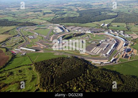 Vue aérienne du circuit de Silverstone dans le Northamptonshire Banque D'Images