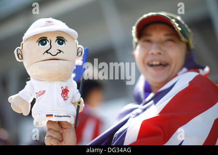 Suzuka, au Japon. 13e Octobre 2013. Sport Automobile : Championnat du Monde de Formule 1 de la FIA 2013, Grand Prix du Japon, des fans japonais : dpa Crédit photo alliance/Alamy Live News Banque D'Images