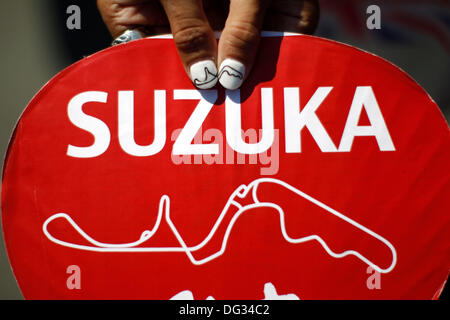 Suzuka, au Japon. 13e Octobre 2013. Sport Automobile : Championnat du Monde de Formule 1 de la FIA 2013, Grand Prix du Japon, des fans japonais : dpa Crédit photo alliance/Alamy Live News Banque D'Images