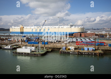 Roll on roll off Eukor cargo navire au quai de Southampton, Southampton, Hampshire, England, UK Banque D'Images