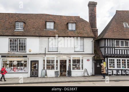 Clin weatherboarded ou bâtiments boutique dans Tenterden dans le Kentish Weald, un style de construction commune dans West Kent Banque D'Images