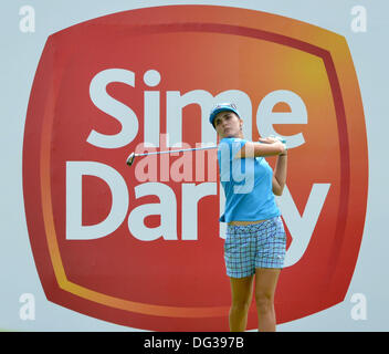 Kuala Lumpur, Malaisie. 13 Oct, 2013. Lexi Thompson, de l'USA avec son coup de départ sur la 9e trou lors de la ronde finale de la Sime Darby LPGA Kuala Lumpur Golf and Country Club. Credit : Action Plus Sport/Alamy Live News Banque D'Images