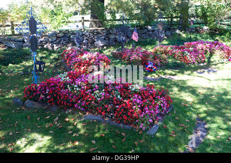 Tombe de Maria Von Trapp et Georg Johannes von Trapp en premier plan au motif de Trapp Family Lodge de Stowe, Vermont Banque D'Images