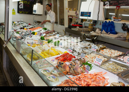 Beresford les poissons et fruits de mer frais du marché & shell poissonniers, St Helier, Jersey Banque D'Images