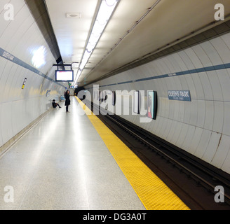 Plate-forme du métro de Toronto Banque D'Images