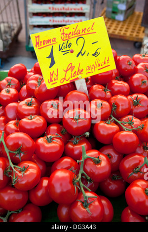 Blocage de tomates sur le marché, Hanovre, Basse-Saxe, Allemagne, Europe, Banque D'Images