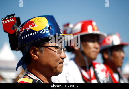 Suzuka, au Japon. 13e Octobre 2013. Sport Automobile : Championnat du Monde de Formule 1 de la FIA 2013, Grand Prix du Japon, des fans japonais : dpa Crédit photo alliance/Alamy Live News Banque D'Images