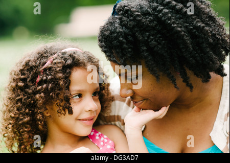 Smiling Mother and Daughter Looking at each other Banque D'Images