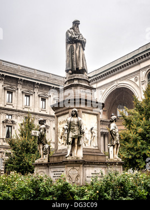 Leonardo's monument sur la Piazza della Scala, Milan, Italie Banque D'Images