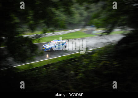 Circuit de Brands Hatch, Kent, UK. 13 Oct, 2013. Action de la ronde finale de la British Touring Car Championship, où Andrew pilote Jordon scellé le championnat pour l'équipe de course Pirtek, au circuit de Brands Hatch, Kent, UK. Crédit : Kevin Bennett/Alamy Live News Banque D'Images