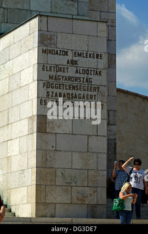 Monument de la libération à la Citadelle dans le quartier de la colline Gellert Budapest Buda Hongrie Europe Banque D'Images