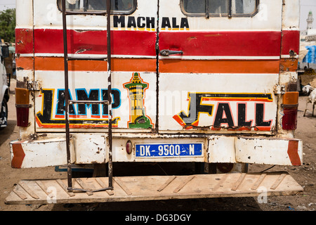 Sénégal, Touba. Automne 'Lampe' sur un véhicule de transport. Voir la note pour plus d'information. Banque D'Images