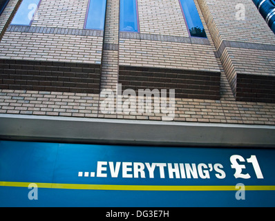 Poundland Store, Woolwich, Londres, Angleterre, Royaume-Uni Banque D'Images