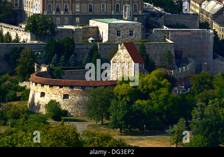 Vue panoramique sur le détail de Palais Royal à partir de la Citadelle sur la colline Gellert Banque D'Images