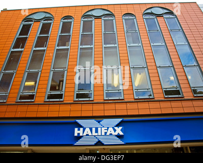 Banque Woolwich, Halifax Town Centre, Londres, Angleterre, Royaume-Uni Banque D'Images