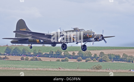 Boeing B-17 Flying Fortress taking off Banque D'Images