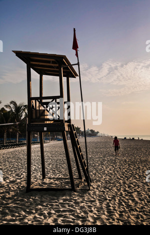 Life guard plate-forme d'observation sur une plage de Playa del Carmen, Mexique Banque D'Images