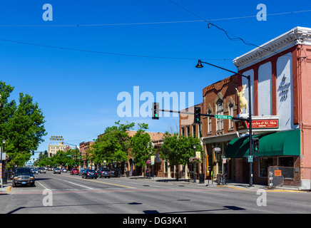 Main Street dans le centre-ville de Bozeman en regardant vers l'hôtel Baxter, Montana, USA Banque D'Images