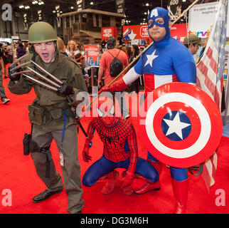 New York, New York, USA. 13 Oct, 2013. Comic Con : participants posant dans le costume au cours de Comic Con 2013 au Jacob K. le 13 octobre 2013 à New York. Crédit : Sam Aronov/Alamy Live News Banque D'Images