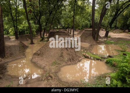 Austin, TX, USA. 13 Oct, 2013. Shoal Creek fait rage en raison de fortes pluies de l'automne, après 12 pouces de pluie au centre d'Austin, Texas, États-Unis. Oct 13, 2013 Credit : © Sandy Carson/ZUMAPRESS.com/Alamy Live News Banque D'Images