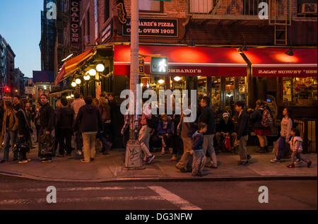 Lombardi's, considérée comme la plus ancienne pizzeria à NEW YORK, USA, le Spring Street, à Nolita Banque D'Images