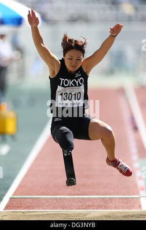 Ajinomoto Stadium, Tokyo, Japon. 13 Oct, 2013. Mami Sato, 13 octobre 2013 - Athlétisme : Le 13e Festival national des sports pour personnes handicapées, femmes en saut en longueur au Ajinomoto Stadium, Tokyo, Japon. Credit : Daiju Kitamura/AFLO SPORT/Alamy Live News Banque D'Images