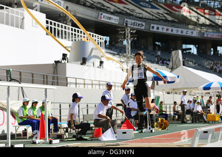 Ajinomoto Stadium, Tokyo, Japon. 13 Oct, 2013. Mami Sato, 13 octobre 2013 - Athlétisme : Le 13e Festival national des sports pour personnes handicapées, femmes en saut en longueur au Ajinomoto Stadium, Tokyo, Japon. Credit : Daiju Kitamura/AFLO SPORT/Alamy Live News Banque D'Images
