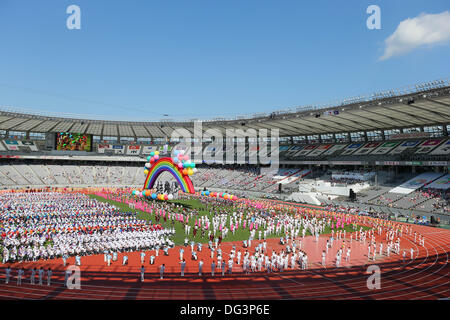 Vue générale, le 12 octobre 2013 : Le 13e Festival National des Sports handicapés cérémonie d ouverture au Ajinomoto Stadium, Tokyo, Japon. © Yusuke Nakanishi/AFLO SPORT/Alamy Live News Banque D'Images