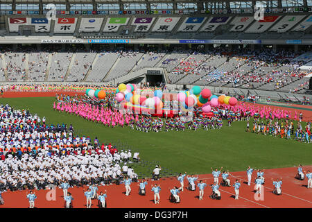 Vue générale, le 12 octobre 2013 : Le 13e Festival National des Sports handicapés cérémonie d ouverture au Ajinomoto Stadium, Tokyo, Japon. © Yusuke Nakanishi/AFLO SPORT/Alamy Live News Banque D'Images