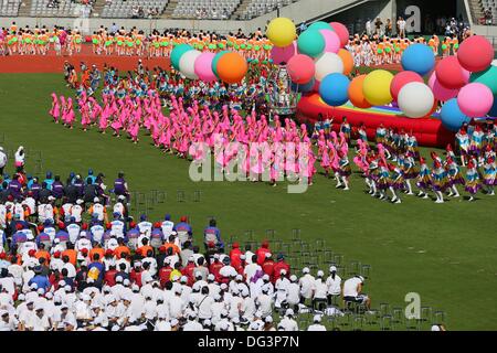 Vue générale, le 12 octobre 2013 : Le 13e Festival National des Sports handicapés cérémonie d ouverture au Ajinomoto Stadium, Tokyo, Japon. © Yusuke Nakanishi/AFLO SPORT/Alamy Live News Banque D'Images