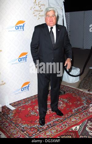 Los Angeles, Californie, USA. 13 Oct, 2013. Jay Leno assiste à la 10e édition du Gala de la Fondation Afred Mann tenue à Robinson- Lot Mai 13 octobre 2013 Los Angeles, Californie.USA Crédit : TLeopold ZUMAPRESS.com/Alamy/Photos/Globe Live News Banque D'Images