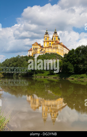 Abbaye de Melk reflétée dans le Danube, Wachau, Basse Autriche, Autriche Banque D'Images
