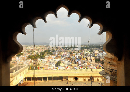 Vue sur la ville d'Udaipur Udaipur City Palace Museum, Rajasthan, Inde, Asie Banque D'Images