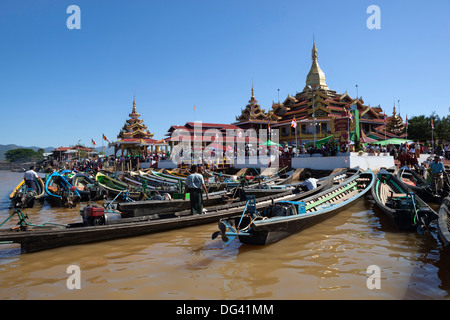 La pagode Phaung Daw Oo, le lac Inle, l'État de Shan, Myanmar (Birmanie), l'Asie Banque D'Images